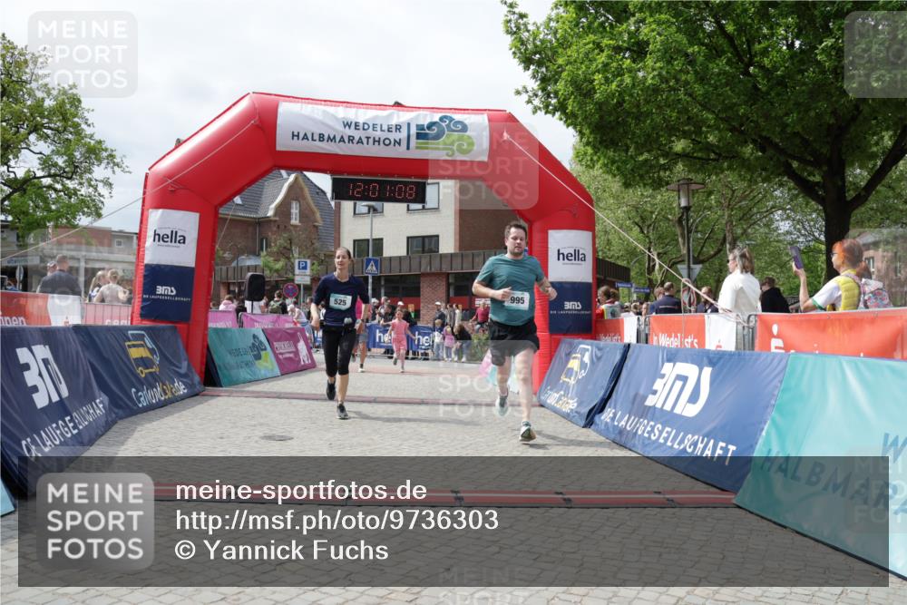 10.05.2026 - 8. Wedeler Halbmarathon Yannick Fuchs http://msf.ph/oto/9736303 10.05.2026 12:01:06 Ziel 525, 544, 614, 994, 995 meine-sportfotos.de