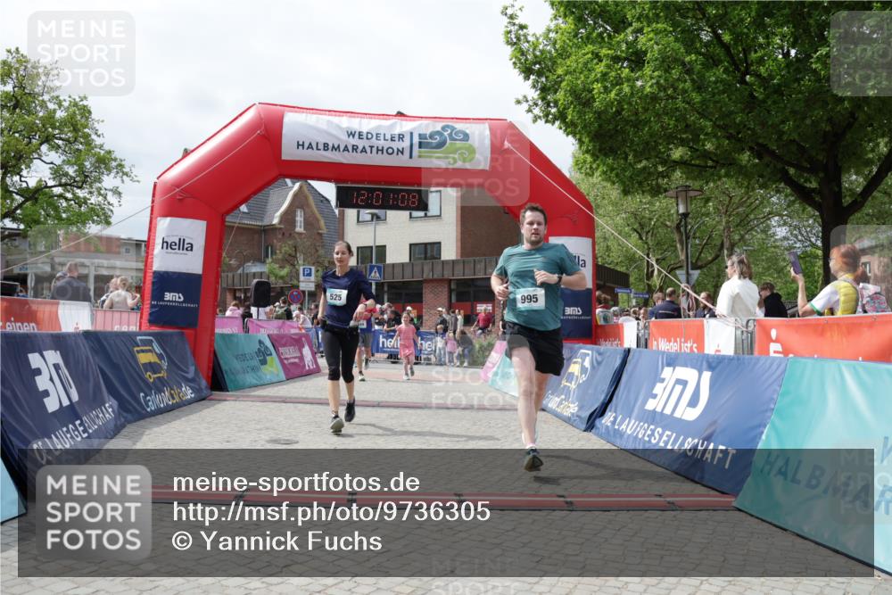 10.05.2026 - 8. Wedeler Halbmarathon Yannick Fuchs http://msf.ph/oto/9736305 10.05.2026 12:01:06 Ziel 525, 544, 614, 994, 995 meine-sportfotos.de