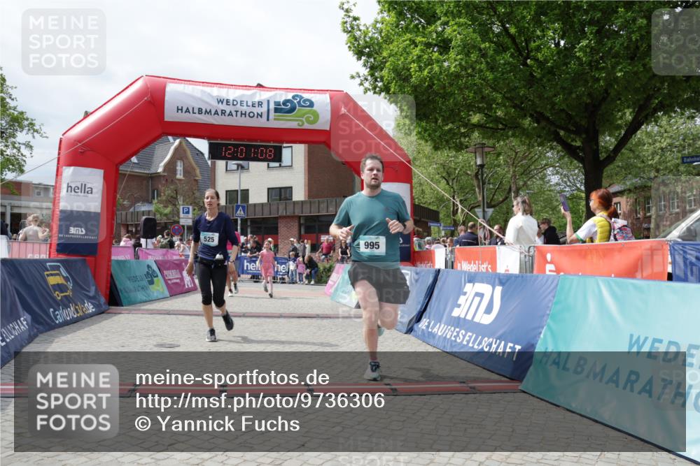 10.05.2026 - 8. Wedeler Halbmarathon Yannick Fuchs http://msf.ph/oto/9736306 10.05.2026 12:01:06 Ziel 525, 544, 614, 994, 995 meine-sportfotos.de