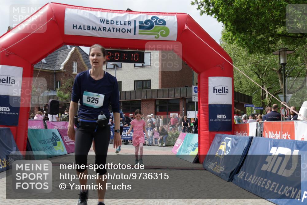 10.05.2026 - 8. Wedeler Halbmarathon Yannick Fuchs http://msf.ph/oto/9736315 10.05.2026 12:01:08 Ziel 525, 544, 614, 994, 995 meine-sportfotos.de