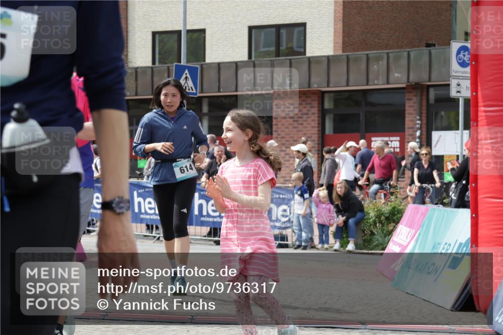 10.05.2026 - 8. Wedeler Halbmarathon Yannick Fuchs http://msf.ph/oto/9736317 10.05.2026 12:01:09 Ziel 525, 544, 614, 995 meine-sportfotos.de