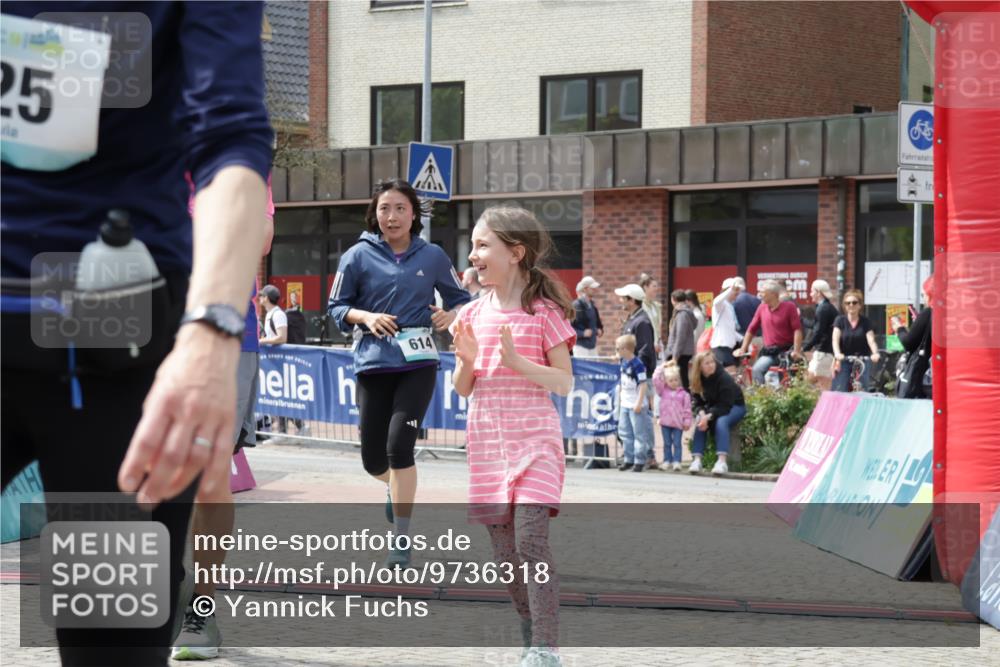 10.05.2026 - 8. Wedeler Halbmarathon Yannick Fuchs http://msf.ph/oto/9736318 10.05.2026 12:01:09 Ziel 525, 544, 614, 995 meine-sportfotos.de