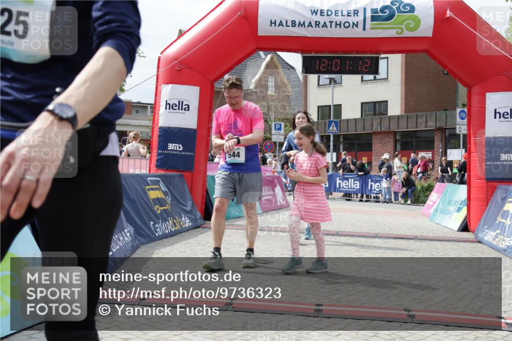 10.05.2026 - 8. Wedeler Halbmarathon Yannick Fuchs http://msf.ph/oto/9736323 10.05.2026 12:01:10 Ziel 525, 544, 614, 995 meine-sportfotos.de