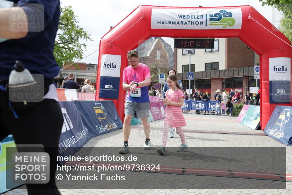 10.05.2026 - 8. Wedeler Halbmarathon Yannick Fuchs http://msf.ph/oto/9736324 10.05.2026 12:01:11 Ziel 227, 525, 544, 614, 995 meine-sportfotos.de