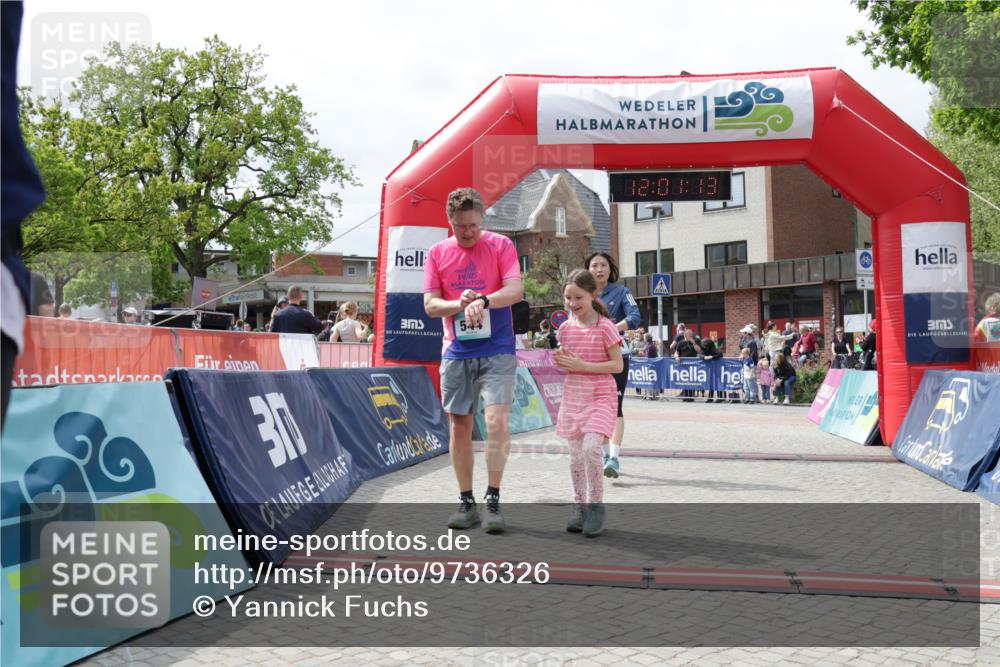 10.05.2026 - 8. Wedeler Halbmarathon Yannick Fuchs http://msf.ph/oto/9736326 10.05.2026 12:01:11 Ziel 227, 525, 544, 614, 995 meine-sportfotos.de