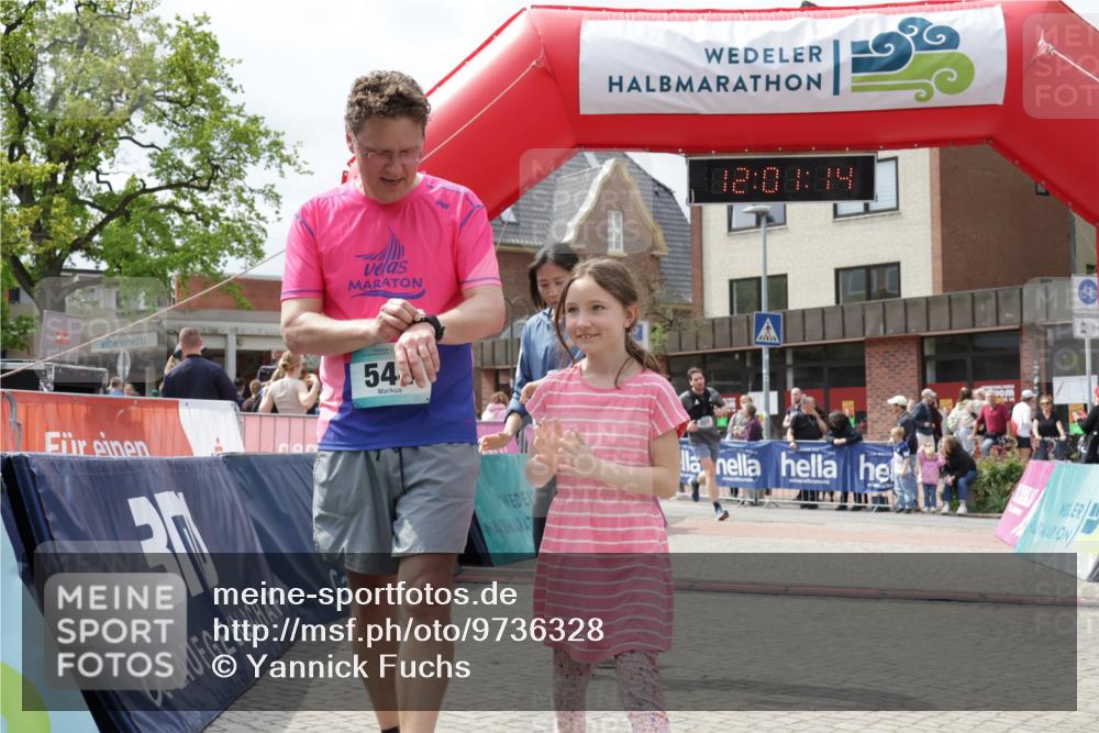 10.05.2026 - 8. Wedeler Halbmarathon Yannick Fuchs http://msf.ph/oto/9736328 10.05.2026 12:01:12 Ziel 227, 544, 614 meine-sportfotos.de