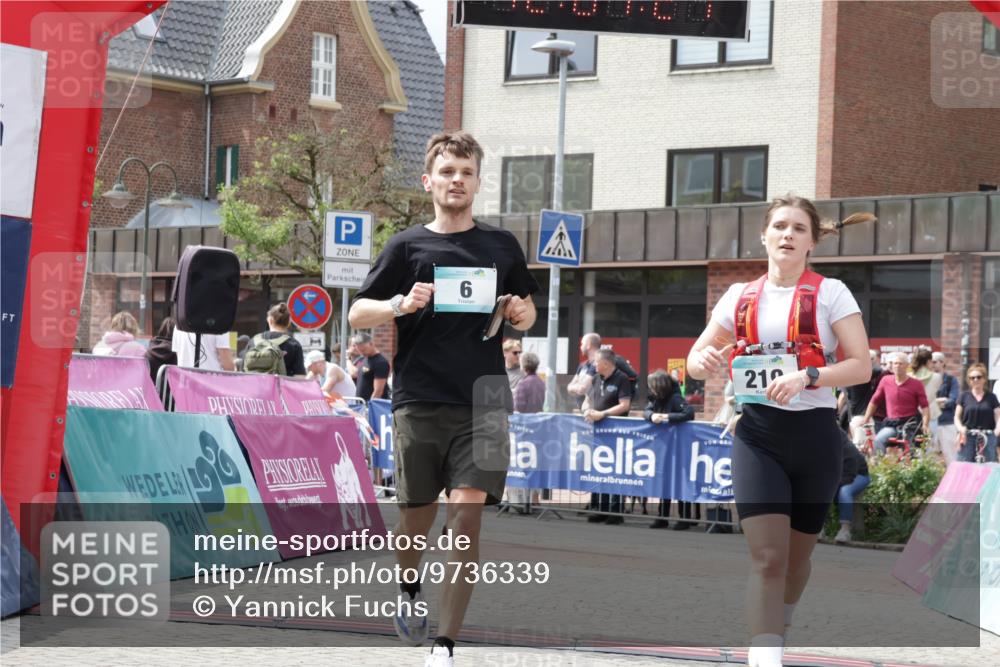 10.05.2026 - 8. Wedeler Halbmarathon Yannick Fuchs http://msf.ph/oto/9736339 10.05.2026 12:01:19 Ziel 6, 219, 227, 717 meine-sportfotos.de