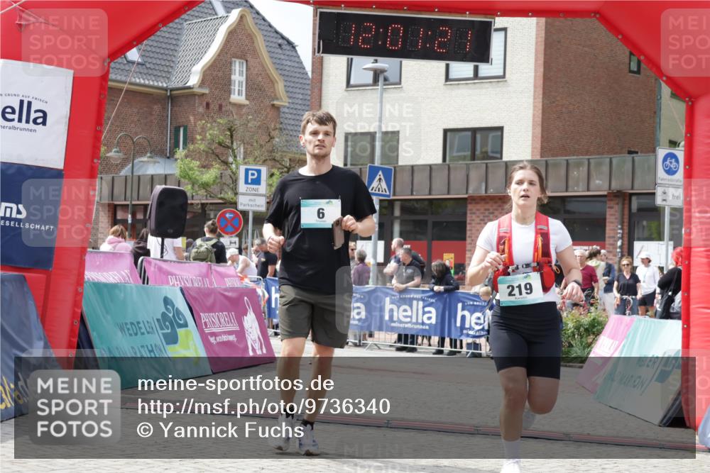 10.05.2026 - 8. Wedeler Halbmarathon Yannick Fuchs http://msf.ph/oto/9736340 10.05.2026 12:01:19 Ziel 6, 219, 227, 717 meine-sportfotos.de