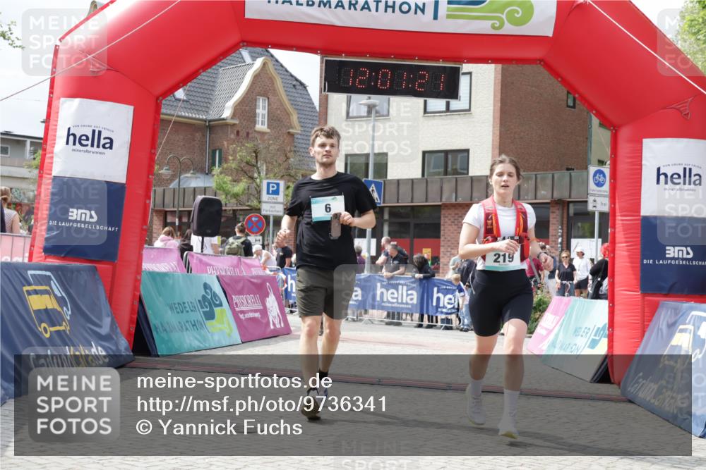 10.05.2026 - 8. Wedeler Halbmarathon Yannick Fuchs http://msf.ph/oto/9736341 10.05.2026 12:01:19 Ziel 6, 219, 227, 717 meine-sportfotos.de