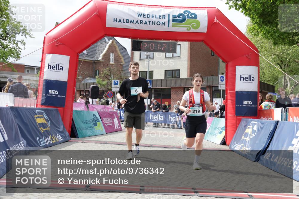 10.05.2026 - 8. Wedeler Halbmarathon Yannick Fuchs http://msf.ph/oto/9736342 10.05.2026 12:01:20 Ziel 6, 219, 227, 717 meine-sportfotos.de
