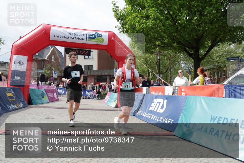 10.05.2026 - 8. Wedeler Halbmarathon Yannick Fuchs http://msf.ph/oto/9736347 10.05.2026 12:01:20 Ziel 6, 219, 227, 717 meine-sportfotos.de