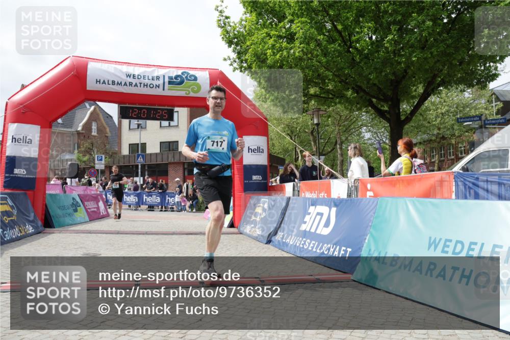 10.05.2026 - 8. Wedeler Halbmarathon Yannick Fuchs http://msf.ph/oto/9736352 10.05.2026 12:01:23 Ziel 6, 212, 219, 717 meine-sportfotos.de