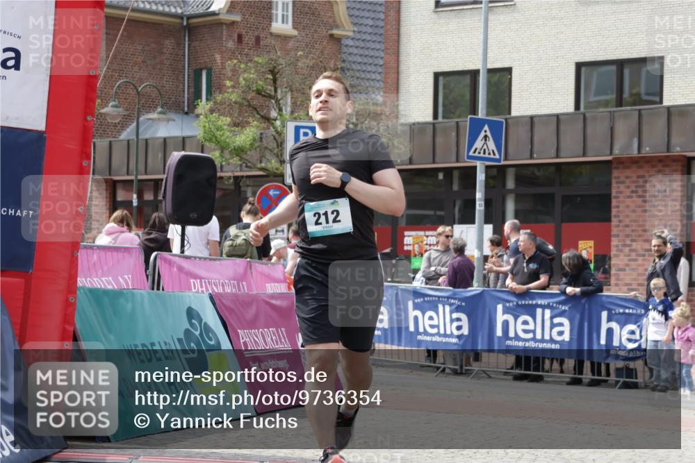 10.05.2026 - 8. Wedeler Halbmarathon Yannick Fuchs http://msf.ph/oto/9736354 10.05.2026 12:01:25 Ziel 6, 212, 219, 717 meine-sportfotos.de