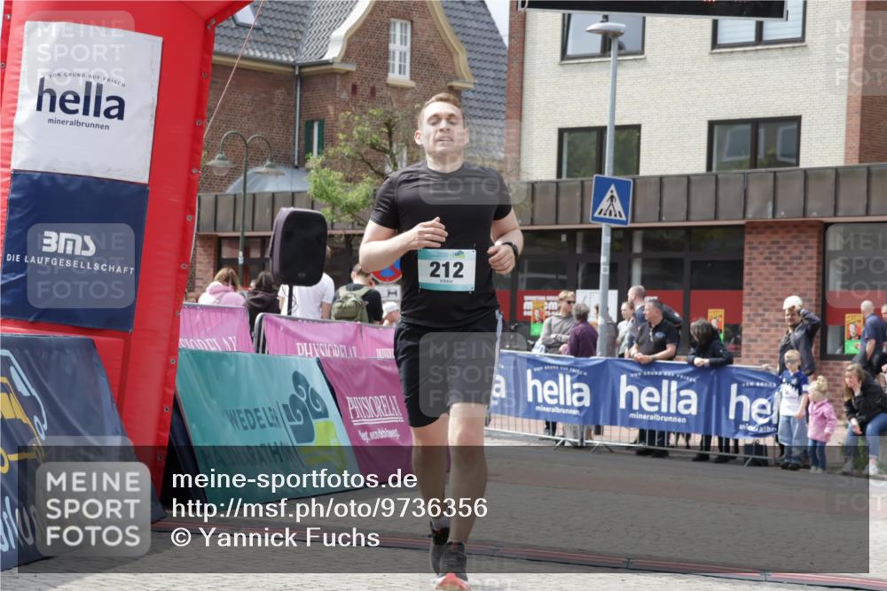10.05.2026 - 8. Wedeler Halbmarathon Yannick Fuchs http://msf.ph/oto/9736356 10.05.2026 12:01:25 Ziel 6, 212, 219, 717 meine-sportfotos.de