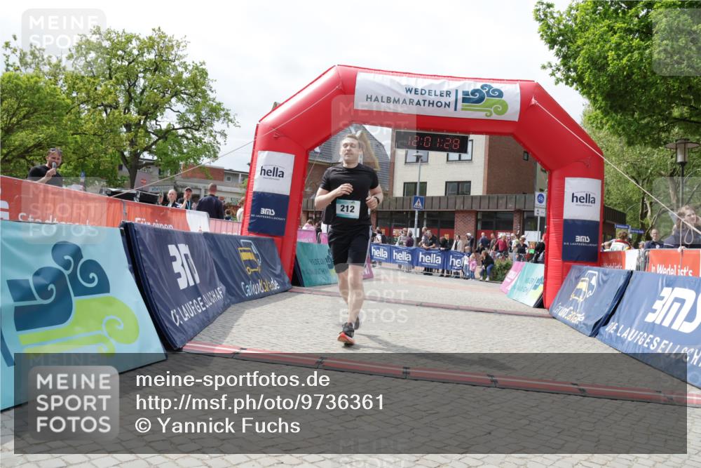 10.05.2026 - 8. Wedeler Halbmarathon Yannick Fuchs http://msf.ph/oto/9736361 10.05.2026 12:01:26 Ziel 212, 441, 717 meine-sportfotos.de