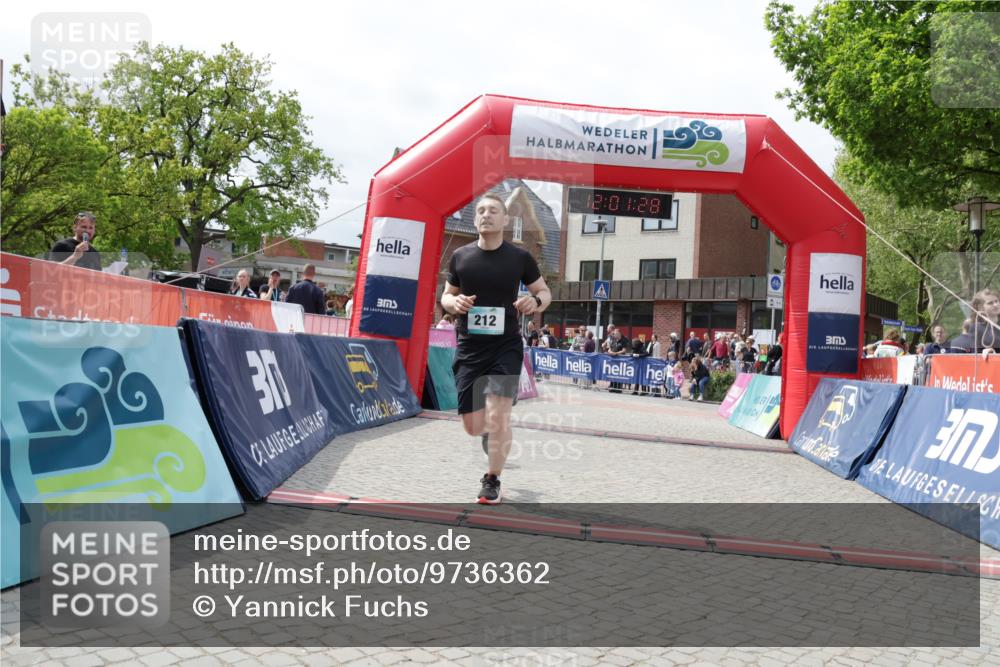 10.05.2026 - 8. Wedeler Halbmarathon Yannick Fuchs http://msf.ph/oto/9736362 10.05.2026 12:01:26 Ziel 212, 441, 717 meine-sportfotos.de