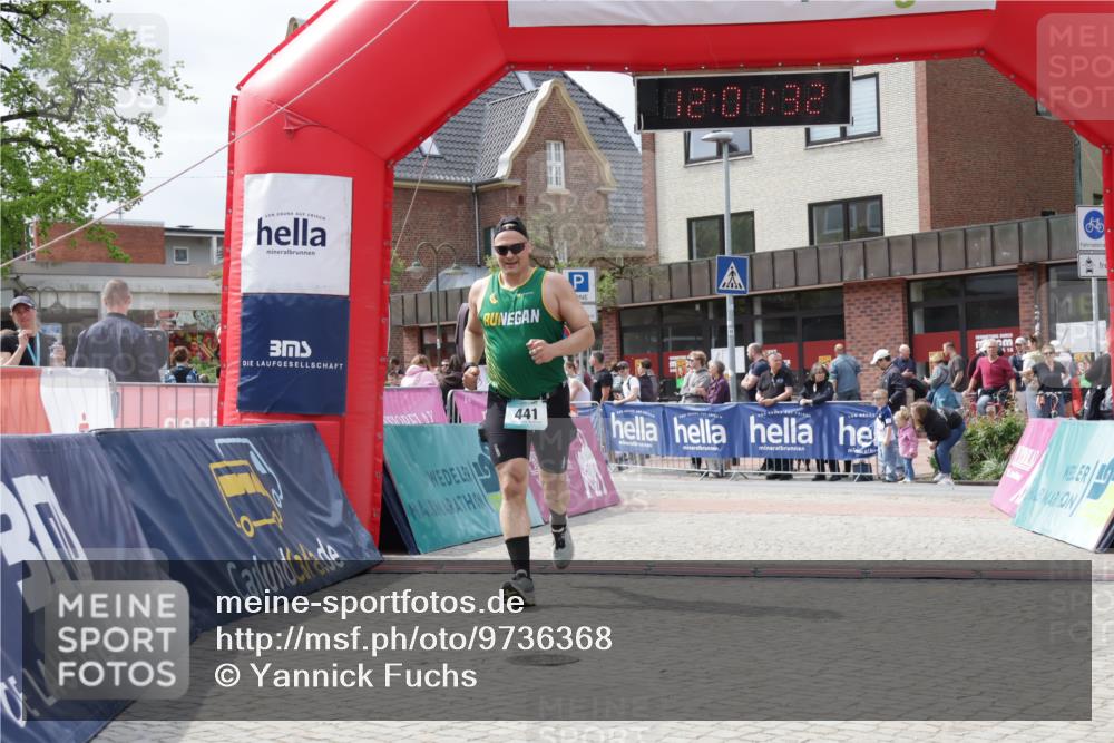 10.05.2026 - 8. Wedeler Halbmarathon Yannick Fuchs http://msf.ph/oto/9736368 10.05.2026 12:01:30 Ziel 212, 441 meine-sportfotos.de