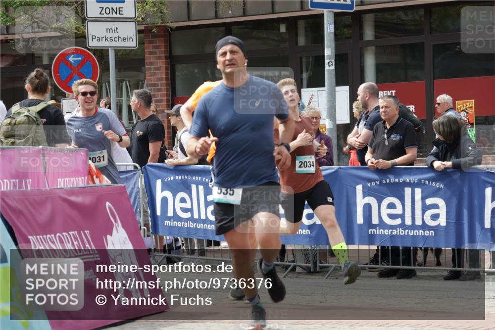 10.05.2026 - 8. Wedeler Halbmarathon Yannick Fuchs http://msf.ph/oto/9736376 10.05.2026 12:01:37 Ziel 462, 535, 2031, 2034 meine-sportfotos.de