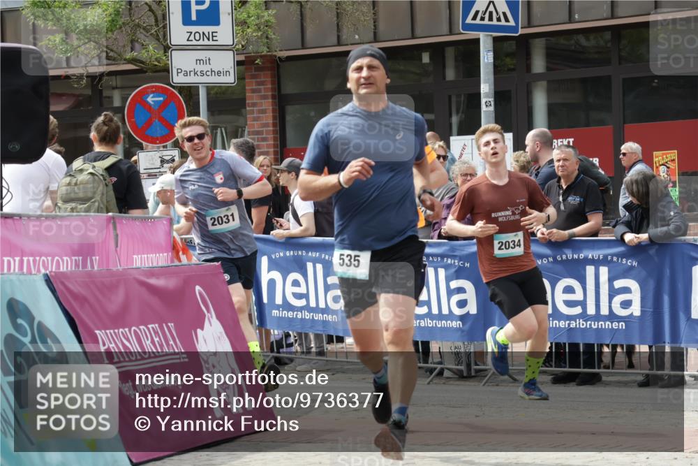 10.05.2026 - 8. Wedeler Halbmarathon Yannick Fuchs http://msf.ph/oto/9736377 10.05.2026 12:01:38 Ziel 462, 535, 2031, 2034 meine-sportfotos.de
