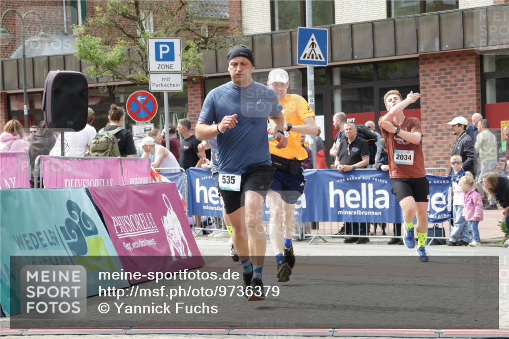 10.05.2026 - 8. Wedeler Halbmarathon Yannick Fuchs http://msf.ph/oto/9736379 10.05.2026 12:01:38 Ziel 462, 535, 2031, 2034 meine-sportfotos.de