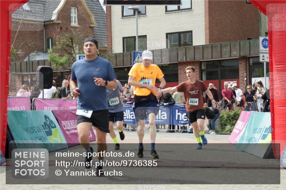 10.05.2026 - 8. Wedeler Halbmarathon Yannick Fuchs http://msf.ph/oto/9736385 10.05.2026 12:01:39 Ziel 462, 535, 2031, 2034 meine-sportfotos.de