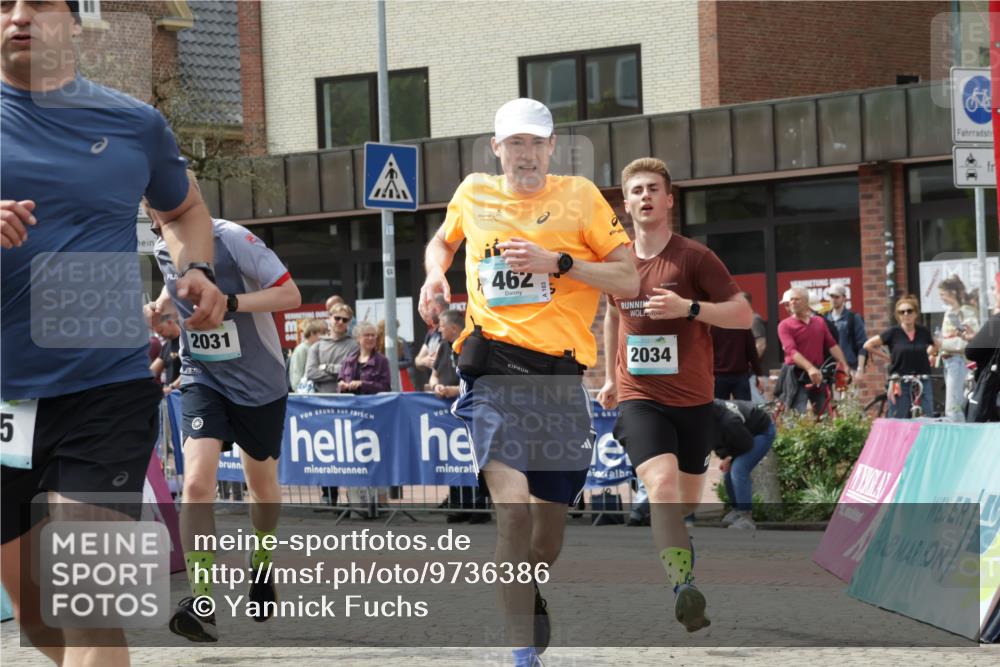 10.05.2026 - 8. Wedeler Halbmarathon Yannick Fuchs http://msf.ph/oto/9736386 10.05.2026 12:01:40 Ziel 462, 535, 643, 2031, 2034 meine-sportfotos.de