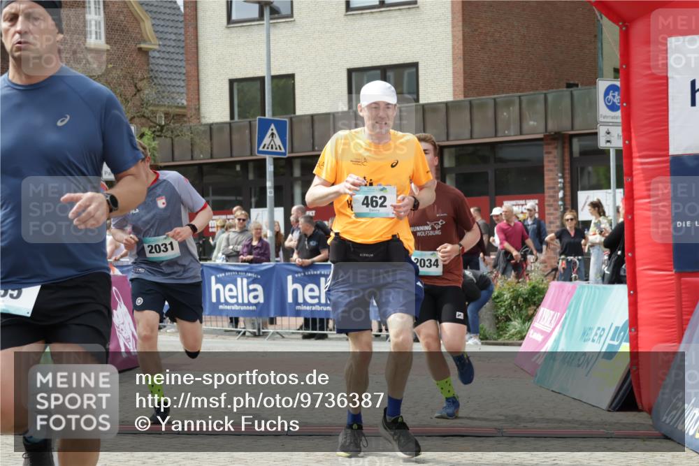 10.05.2026 - 8. Wedeler Halbmarathon Yannick Fuchs http://msf.ph/oto/9736387 10.05.2026 12:01:40 Ziel 462, 535, 643, 2031, 2034 meine-sportfotos.de