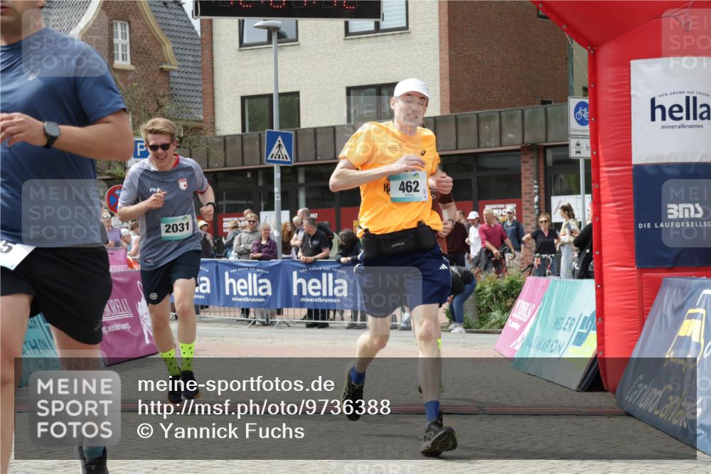 10.05.2026 - 8. Wedeler Halbmarathon Yannick Fuchs http://msf.ph/oto/9736388 10.05.2026 12:01:40 Ziel 462, 535, 643, 2031, 2034 meine-sportfotos.de