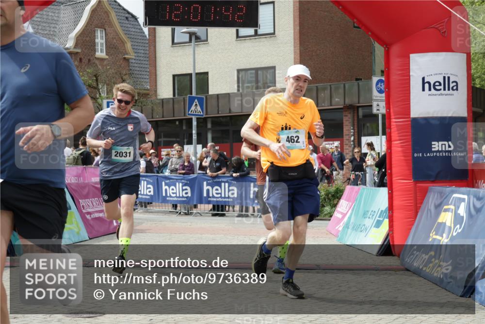 10.05.2026 - 8. Wedeler Halbmarathon Yannick Fuchs http://msf.ph/oto/9736389 10.05.2026 12:01:40 Ziel 462, 535, 643, 2031, 2034 meine-sportfotos.de