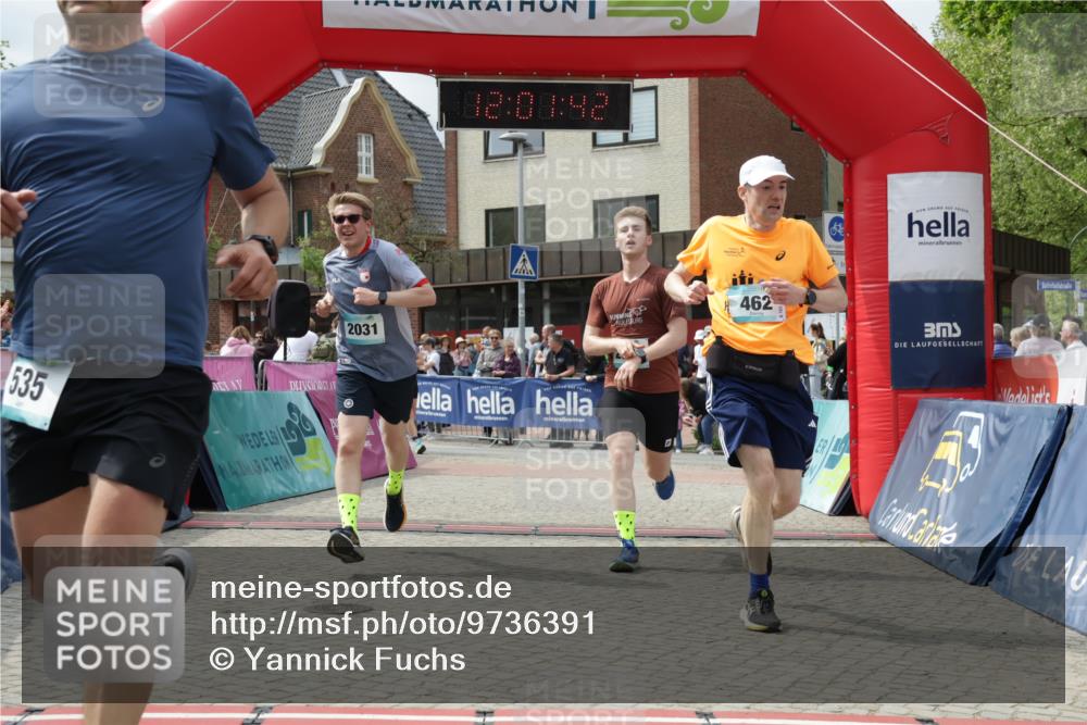 10.05.2026 - 8. Wedeler Halbmarathon Yannick Fuchs http://msf.ph/oto/9736391 10.05.2026 12:01:41 Ziel 462, 535, 643, 2031, 2034 meine-sportfotos.de