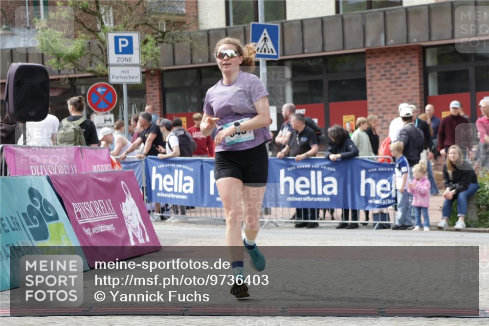 10.05.2026 - 8. Wedeler Halbmarathon Yannick Fuchs http://msf.ph/oto/9736403 10.05.2026 12:01:43 Ziel 462, 535, 643, 2031, 2034 meine-sportfotos.de