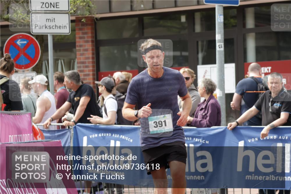 10.05.2026 - 8. Wedeler Halbmarathon Yannick Fuchs http://msf.ph/oto/9736418 10.05.2026 12:01:54 Ziel 391 meine-sportfotos.de
