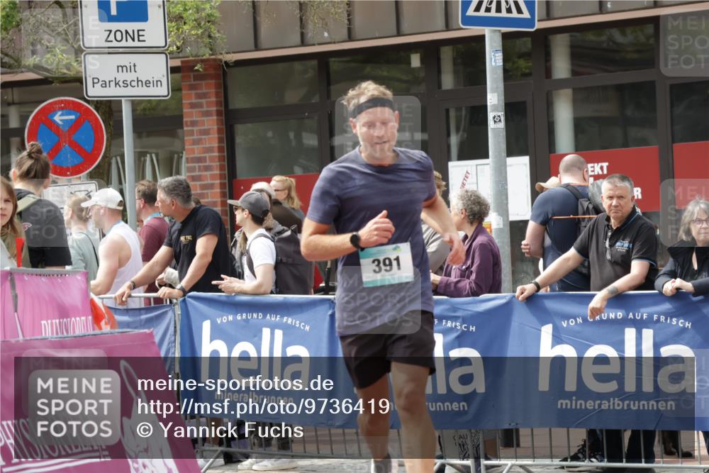 10.05.2026 - 8. Wedeler Halbmarathon Yannick Fuchs http://msf.ph/oto/9736419 10.05.2026 12:01:54 Ziel 391 meine-sportfotos.de