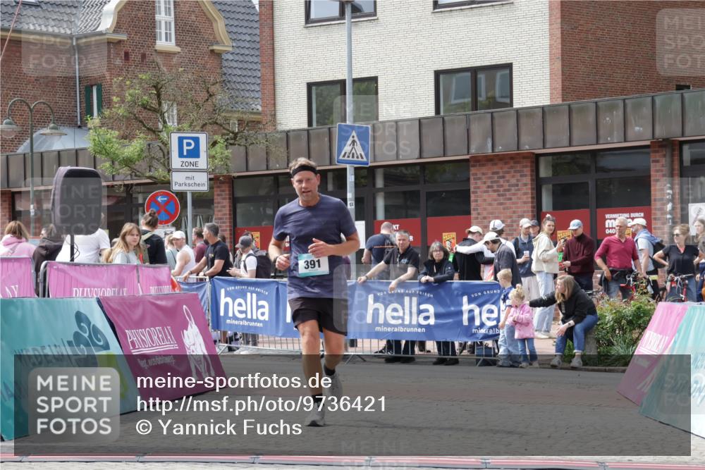 10.05.2026 - 8. Wedeler Halbmarathon Yannick Fuchs http://msf.ph/oto/9736421 10.05.2026 12:01:55 Ziel 391 meine-sportfotos.de