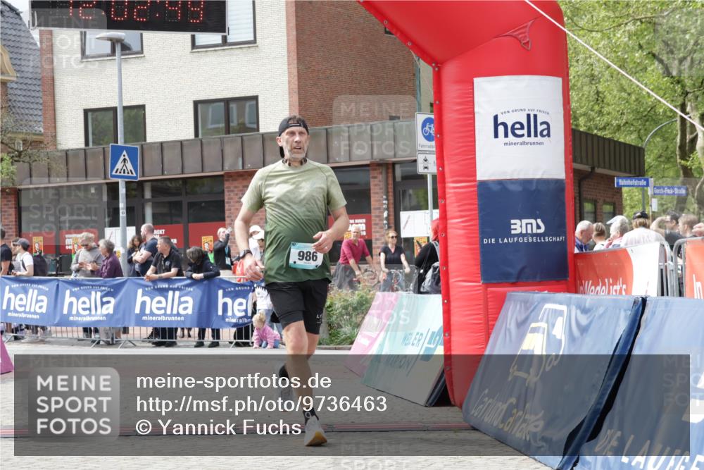 10.05.2026 - 8. Wedeler Halbmarathon Yannick Fuchs http://msf.ph/oto/9736463 10.05.2026 12:02:48 Ziel 813, 986 meine-sportfotos.de