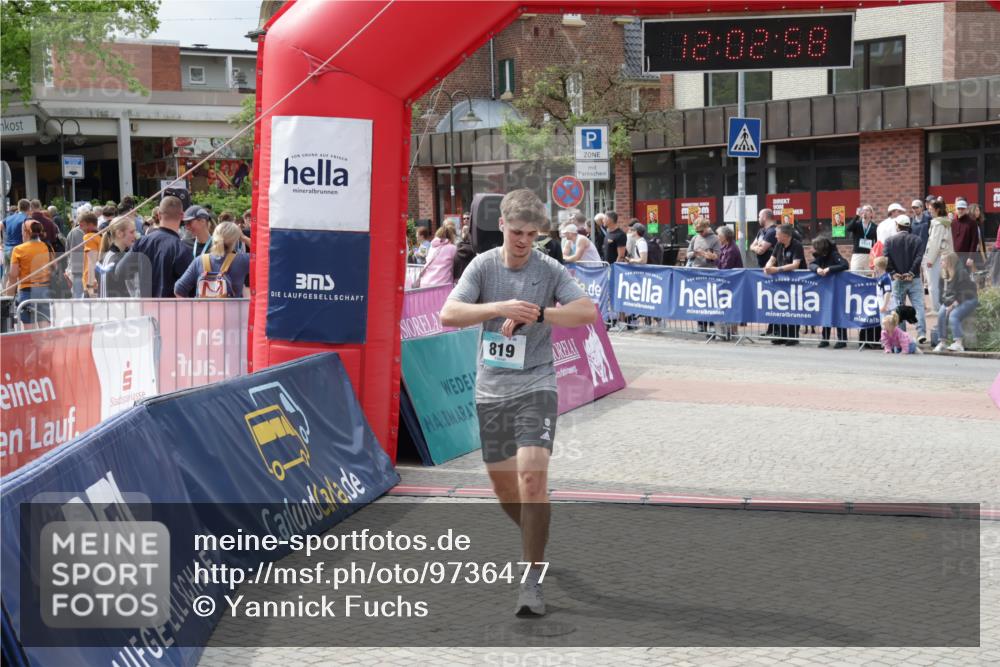 10.05.2026 - 8. Wedeler Halbmarathon Yannick Fuchs http://msf.ph/oto/9736477 10.05.2026 12:02:56 Ziel 819 meine-sportfotos.de