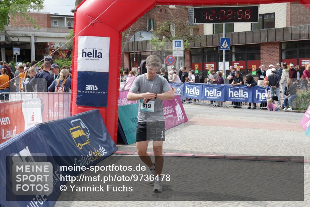 10.05.2026 - 8. Wedeler Halbmarathon Yannick Fuchs http://msf.ph/oto/9736478 10.05.2026 12:02:56 Ziel 819 meine-sportfotos.de