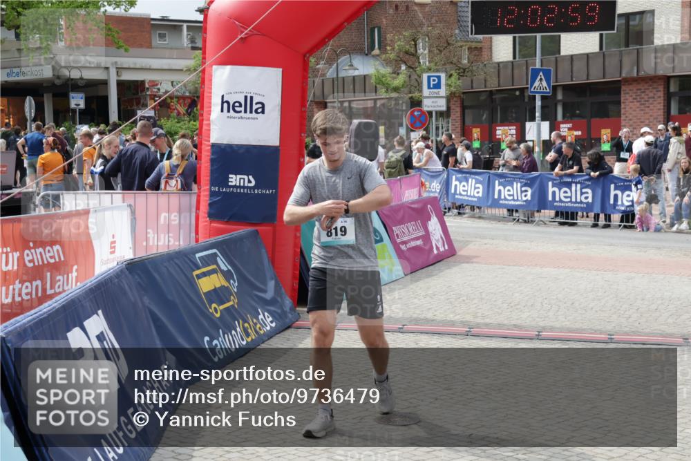 10.05.2026 - 8. Wedeler Halbmarathon Yannick Fuchs http://msf.ph/oto/9736479 10.05.2026 12:02:57 Ziel 819 meine-sportfotos.de