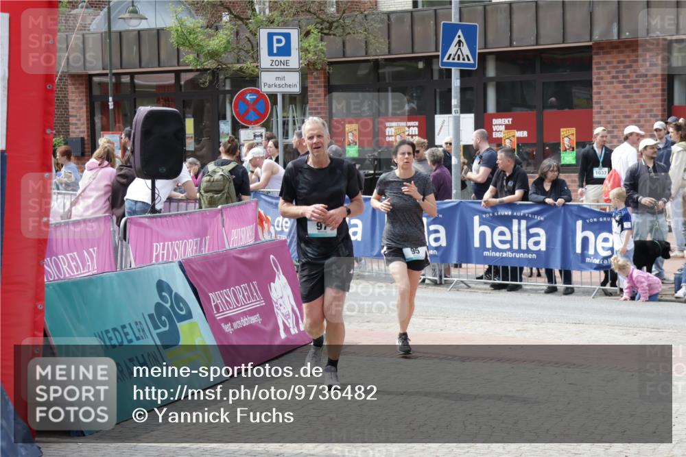 10.05.2026 - 8. Wedeler Halbmarathon Yannick Fuchs http://msf.ph/oto/9736482 10.05.2026 12:03:01 Ziel 95, 97, 819 meine-sportfotos.de