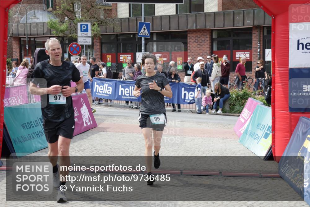 10.05.2026 - 8. Wedeler Halbmarathon Yannick Fuchs http://msf.ph/oto/9736485 10.05.2026 12:03:03 Ziel 95, 97, 185 meine-sportfotos.de