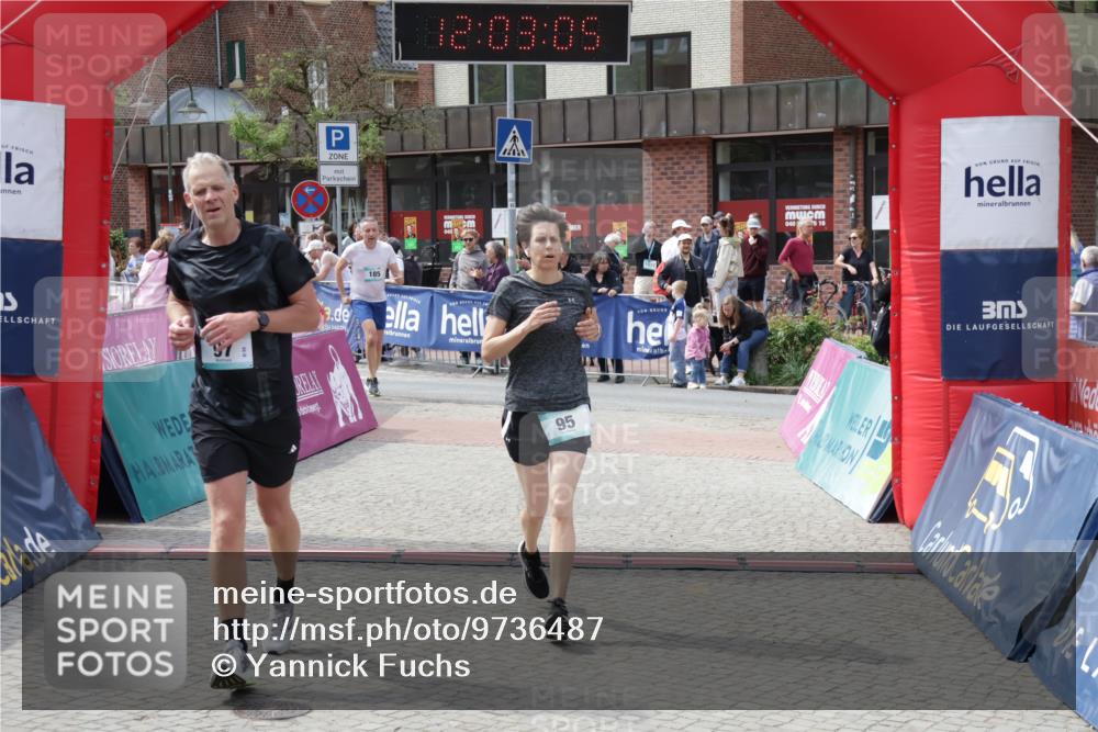 10.05.2026 - 8. Wedeler Halbmarathon Yannick Fuchs http://msf.ph/oto/9736487 10.05.2026 12:03:04 Ziel 95, 97, 185 meine-sportfotos.de