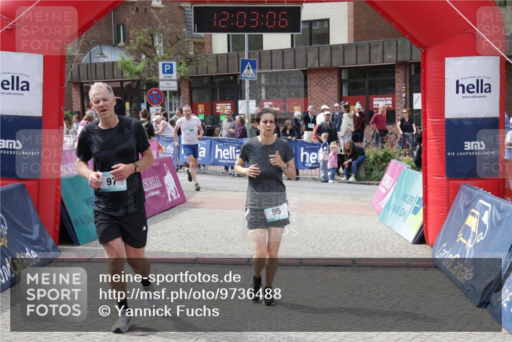 10.05.2026 - 8. Wedeler Halbmarathon Yannick Fuchs http://msf.ph/oto/9736488 10.05.2026 12:03:04 Ziel 95, 97, 185 meine-sportfotos.de