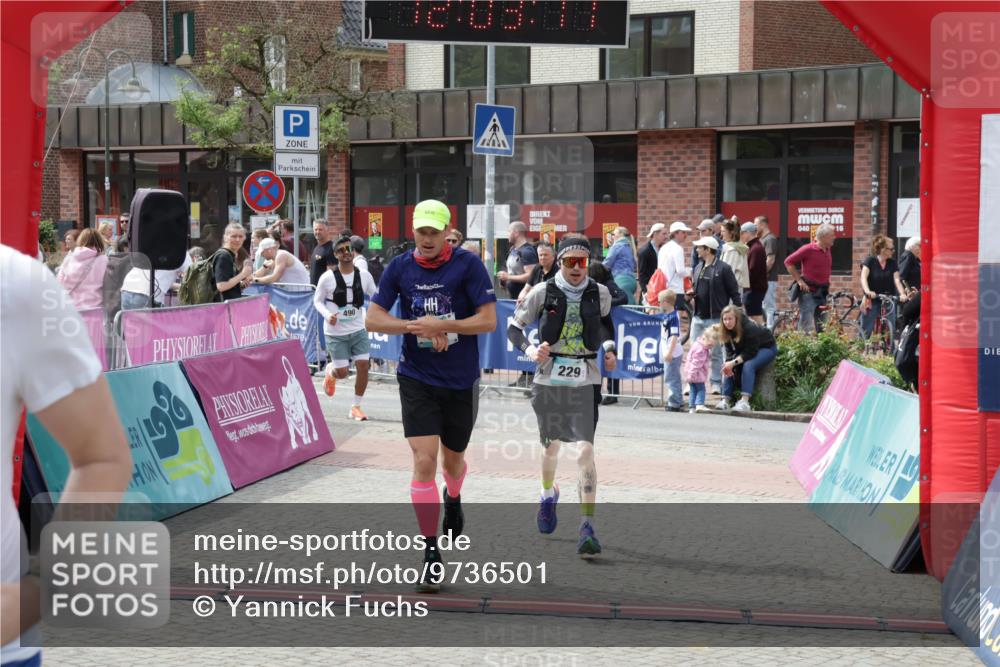 10.05.2026 - 8. Wedeler Halbmarathon Yannick Fuchs http://msf.ph/oto/9736501 10.05.2026 12:03:09 Ziel 95, 185, 229, 490, 531 meine-sportfotos.de