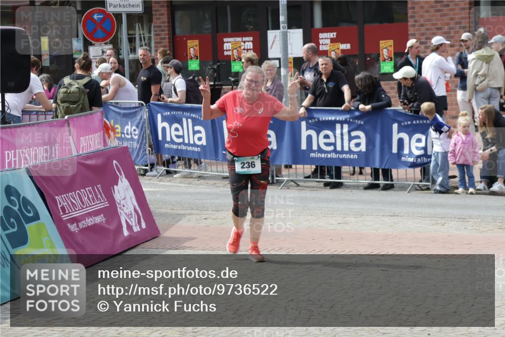 10.05.2026 - 8. Wedeler Halbmarathon Yannick Fuchs http://msf.ph/oto/9736522 10.05.2026 12:03:20 Ziel 236 meine-sportfotos.de