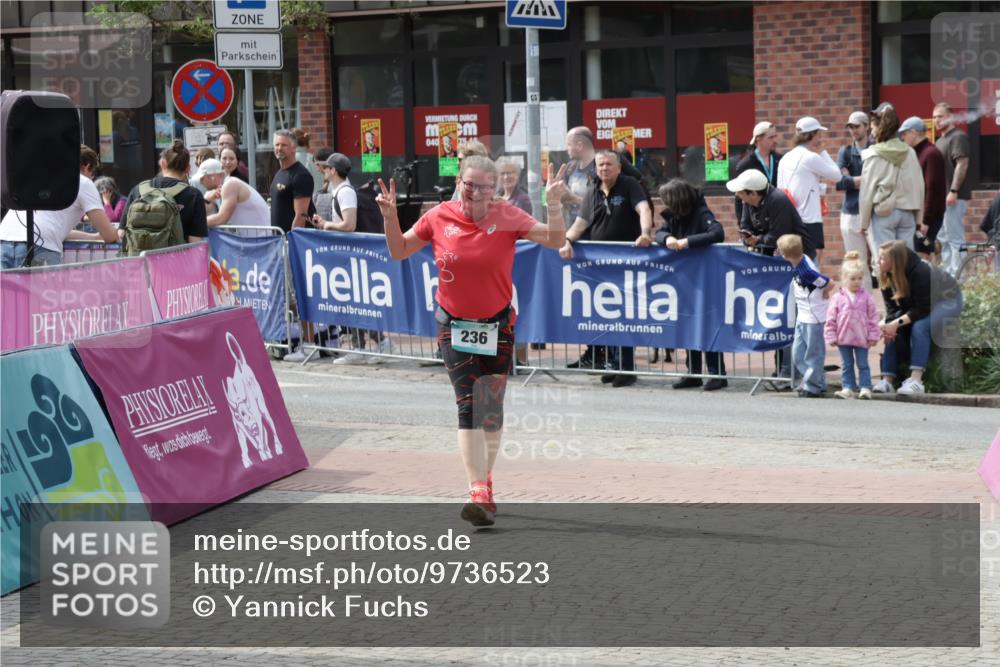 10.05.2026 - 8. Wedeler Halbmarathon Yannick Fuchs http://msf.ph/oto/9736523 10.05.2026 12:03:20 Ziel 236 meine-sportfotos.de