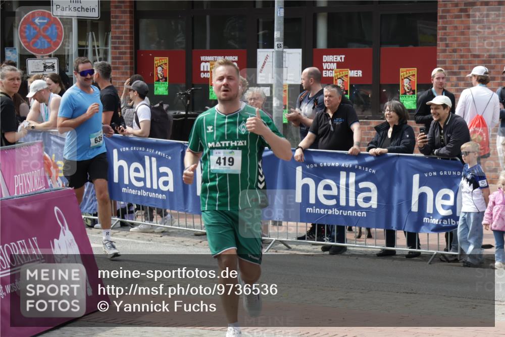 10.05.2026 - 8. Wedeler Halbmarathon Yannick Fuchs http://msf.ph/oto/9736536 10.05.2026 12:03:26 Ziel 236, 419, 636 meine-sportfotos.de
