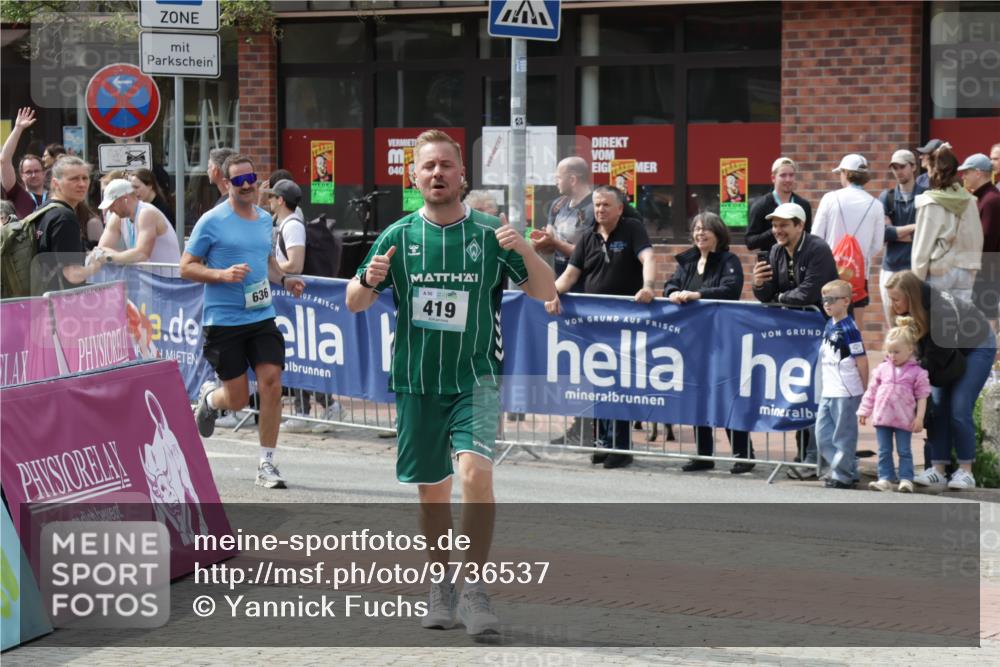 10.05.2026 - 8. Wedeler Halbmarathon Yannick Fuchs http://msf.ph/oto/9736537 10.05.2026 12:03:26 Ziel 236, 419, 636 meine-sportfotos.de