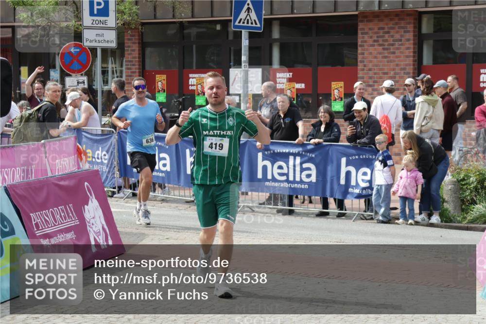 10.05.2026 - 8. Wedeler Halbmarathon Yannick Fuchs http://msf.ph/oto/9736538 10.05.2026 12:03:26 Ziel 236, 419, 636 meine-sportfotos.de