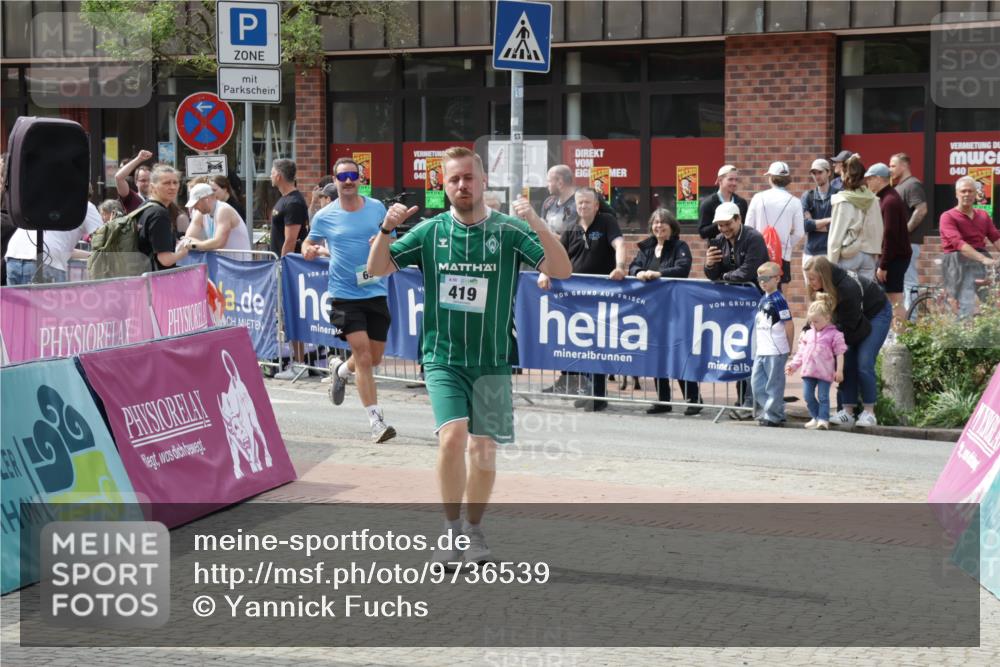 10.05.2026 - 8. Wedeler Halbmarathon Yannick Fuchs http://msf.ph/oto/9736539 10.05.2026 12:03:26 Ziel 236, 419, 636 meine-sportfotos.de