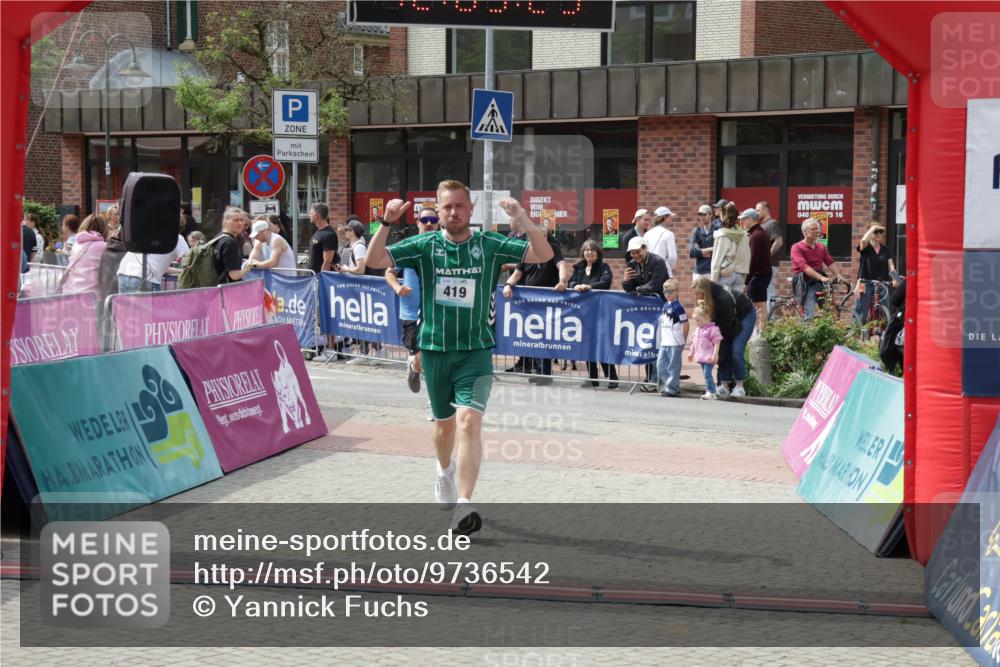 10.05.2026 - 8. Wedeler Halbmarathon Yannick Fuchs http://msf.ph/oto/9736542 10.05.2026 12:03:27 Ziel 236, 419, 636 meine-sportfotos.de